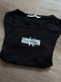 Czarna koszulka damska Calvin Klein Jeans roz XS