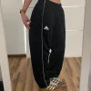 Czarne spodnie dresowe adidas y2k