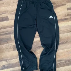Czarne spodnie dresowe adidas y2k