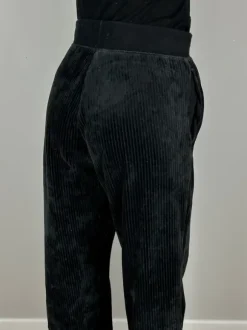 Czarne spodnie dresowe Nike sztruksowe welurowe joggersy