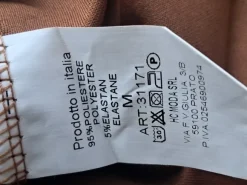 Czekoladowa spódnica mini z paskiem