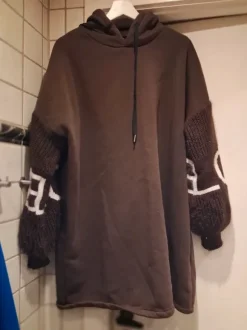 Debbie hoodier brun og marineblå blå