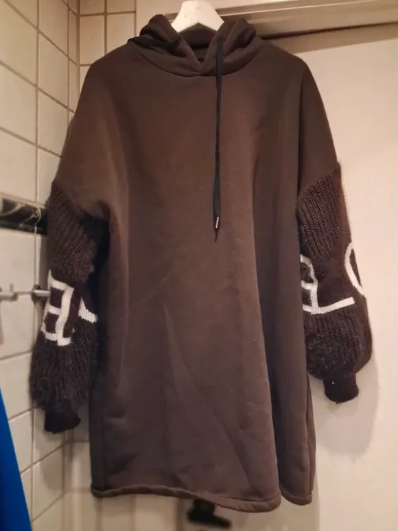 Debbie hoodier brun og marineblå blå