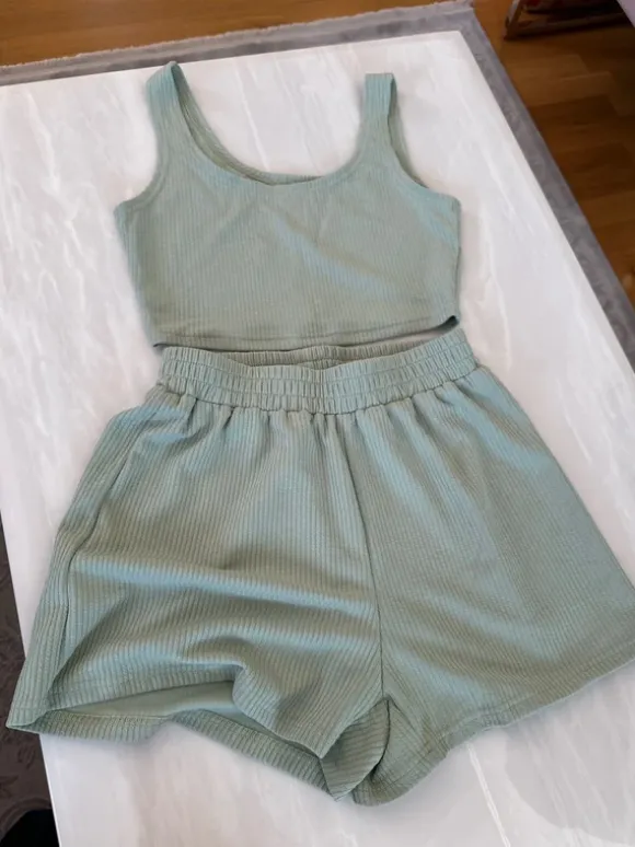 Det shorts och topp