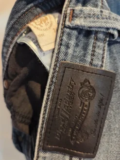 Diesel - Mörkgrå lyxjeans i storlek 36
