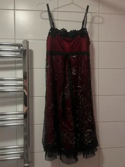 Dress with pretty details
