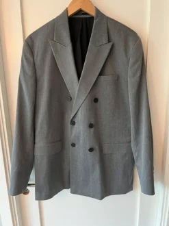 Dubbelknäppt regular fit kostym - Stl 52 Student / Brölopp