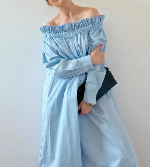 Długa sukienka, z hiszpańskim dekoltem, baby blue, brand Copenhagen Muse