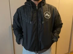 Dwustronna kurtka Nike Air – rozmiar M