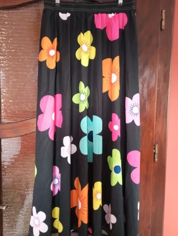 Efektowną spódnica maxi w kwiaty