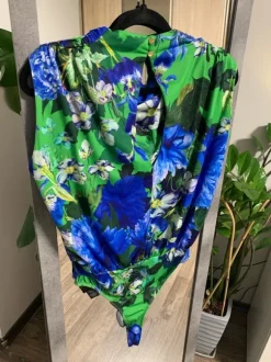 Elastyczne body od Karen Millen.