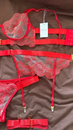 Elegancki czerwony komplet bielizny | Vinted