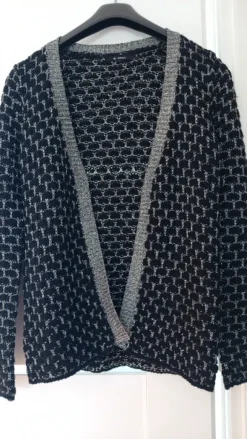 Elegancki sweterek czarno srebrny S