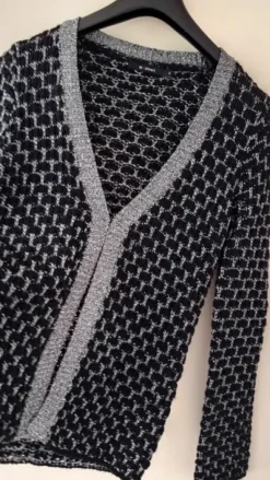 Elegancki sweterek czarno srebrny S