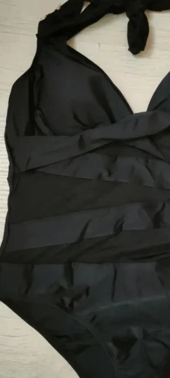 Elegancki, czarny jednoczęściowy strój kąpielowy M z siateczkowymi wstawkami, wiązany na szyi. Nowy.
