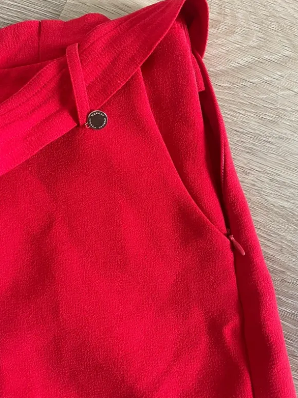 Elegante shorts i kraftigs stof med lynlås i siden og søde detaljer str. S
