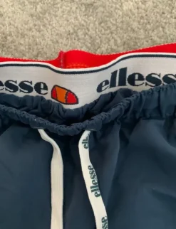 Ellesse badshorts med loggaresår i midjan