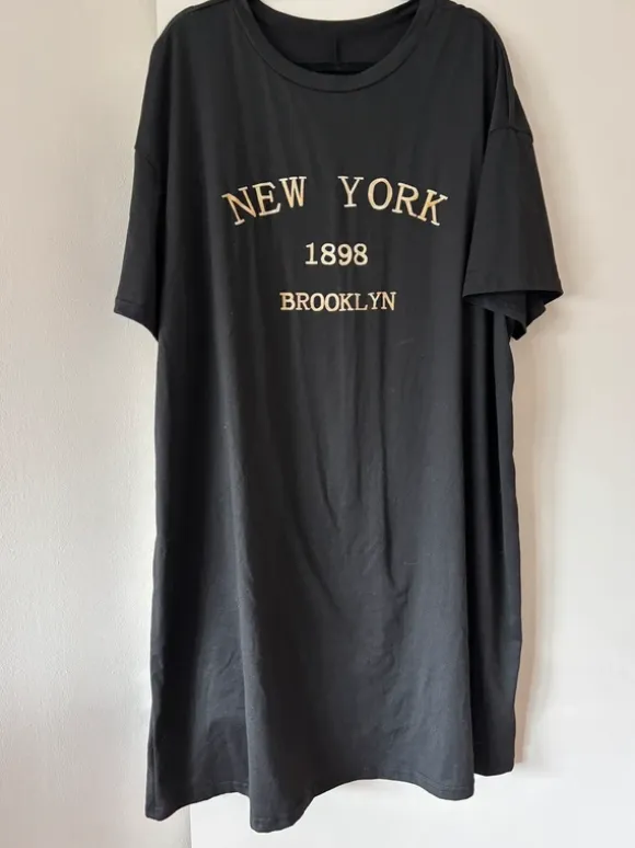 En oversize T-shirt klänning