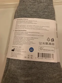 En pakke med 2 par strømper. Sendes assoteret