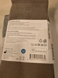 En pakke med 2 par strømper. Sendes assoteret
