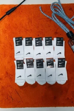Fajne skarpety oddychające Nike miękkie białe
