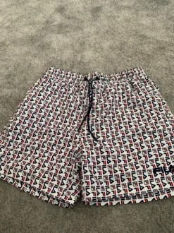 Fila badshorts med loggamönster