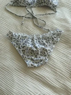 Fin ny blommig bikini