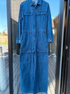 Flot denim buksedragt