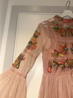 Frock and frill storlek 10