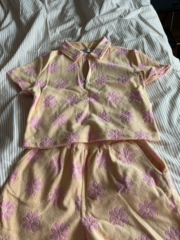 Frotté set i blommigt (shorts + t-shirt)