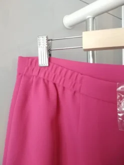 Fuksjowa ołówkowa spódnica w roz. 42