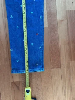GANT-jeans stl 27 – unik modell med broderade detaljer
