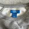 Grå Adidas trøje