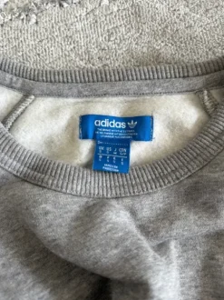 Grå Adidas trøje