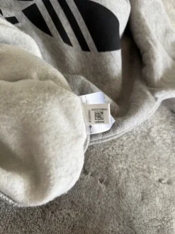 Grå Adidas trøje