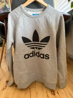 Grå Adidas trøje