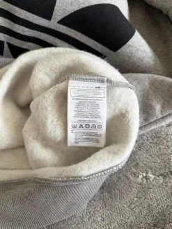 Grå Adidas trøje