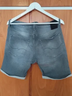 Grå cowboyshorts fra Jack og Jones str. M
