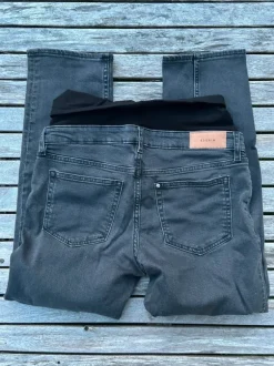 Grå gravidjeans