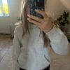 Grå hoodie