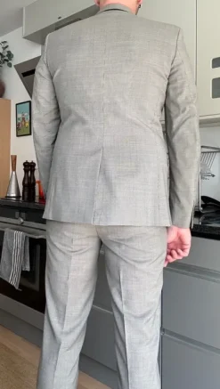 Grå kostym J Lindeberg