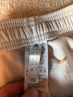 Gråa Adidasbyxor