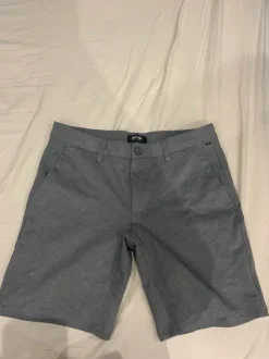 Gråa shorts