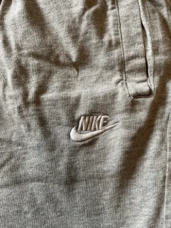 Gråa shorts från Nike