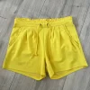 Gul shorts i str L