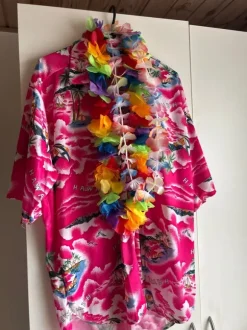 Hawaii skjorte + blomsterkranse