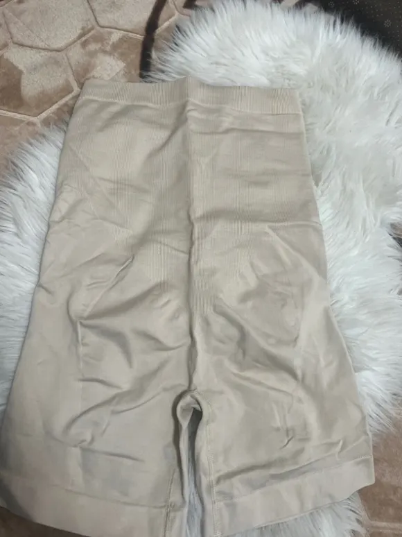 Högmidjade shapingshorts