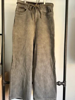 Højtaljede jeans med bindebånd