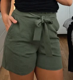 Højtaljede shorts med sløjfe