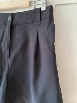 H&M czarne eleganckie spodenki r. 38 dobry skład minimalizm